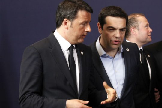 Επαφές Τσίπρα με το βλέμμα στον… Νότο