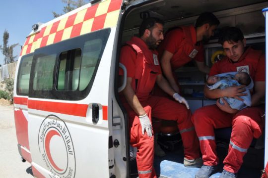 Αγώνας σωτηρίας για τα σιαμαία του πολέμου