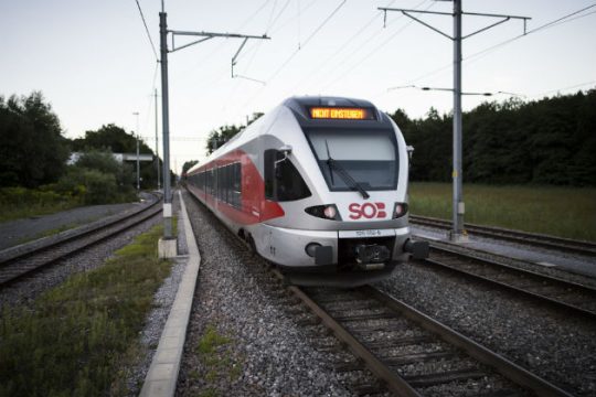 Επίθεση με μαχαίρι σε τρένο στην Ελβετία