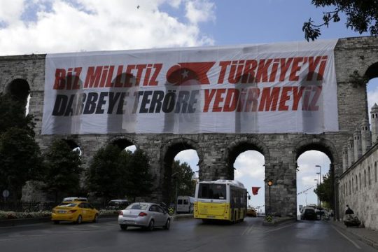 Πραξικοπηματίες και Κούρδοι στο ίδιο καλάθι