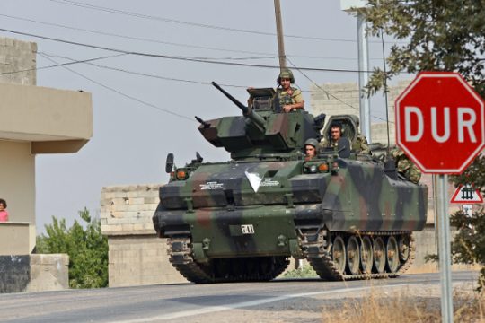 Άμαχοι νεκροί από τις τουρκικές επιθέσεις στη Συρία
