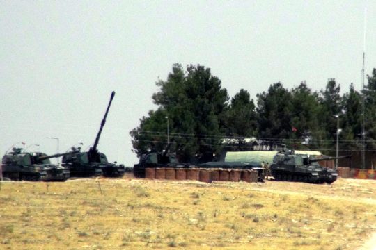 Χτυπώντας τον ISIS και στοχεύοντας τους Κούρδους