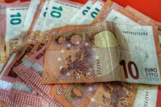Αύξηση στις ληξιπρόθεσμες οφειλές για πολίτες-Δημόσιο