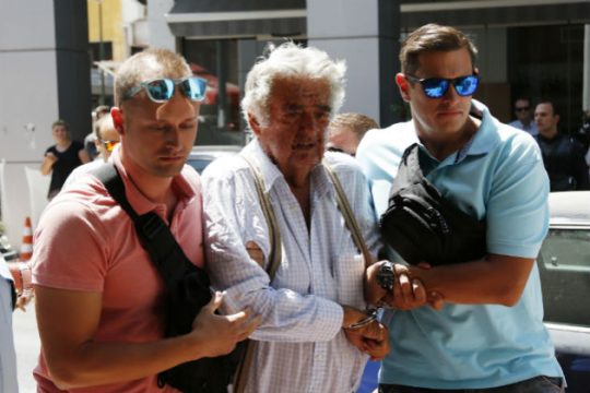 Σε κατ’οίκον περιορισμό μέχρι νεωτέρας