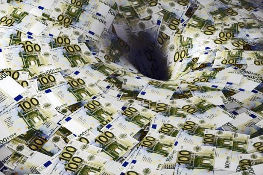 «Τρύπα» 500 εκατ. ευρώ στα έσοδα του Ιουλίου