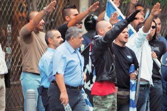 Θέλει ο ναζιστής να κρυφτεί…