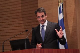 Σε τροχιά μετωπικής σύγκρουσης