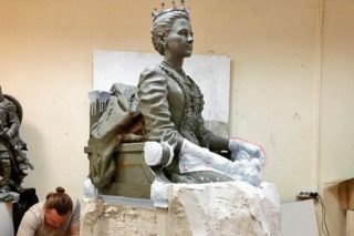 «Γκάζωσε» ο Μπουτάρης για το άγαλμα της βασίλισσας Ολγας