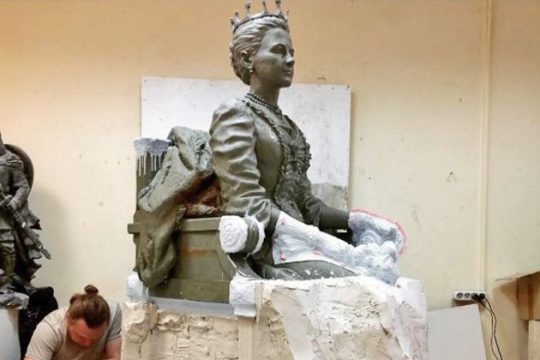 «Γκάζωσε» ο Μπουτάρης για το άγαλμα της βασίλισσας Ολγας