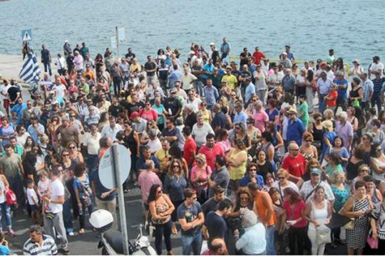 Το φαιό αυγό του φιδιού στο «κόκκινο νησί»