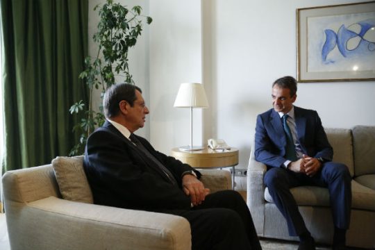 Με τους Καραμανλή & Αναστασιάδη συναντήθηκε ο Μητσοτάκης