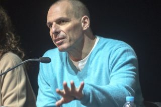 Στα χνάρια του «γραφικού» Βαρουφάκη