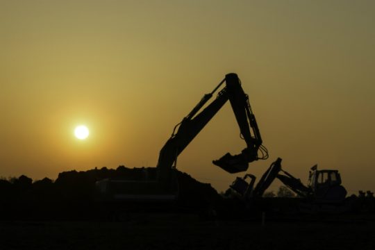 Για 2.000 απολύσεις ετοιμάζεται η «Caterpillar»