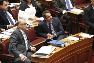 Για τους καναλάρχες αγωνιά ο Δένδιας, όχι για τους συνταξιούχους