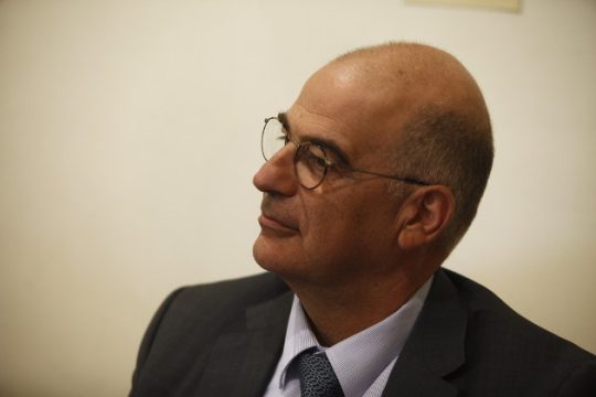 Μεγαλοπρεπές «άδειασμα» ΝΔ σε Δένδια