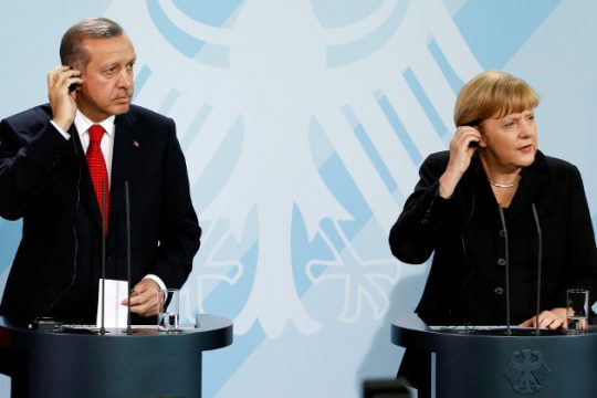 «Χρυσώνει το χάπι» στην Άγκυρα το Βερολίνο