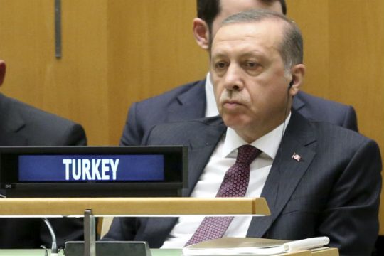 Ο… φόβος του ιμάμη καταδιώκει τον Ερντογάν