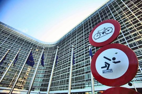 «Μηνύστε την τρόικα για παραβίαση θεμελιωδών δικαιωμάτων»!