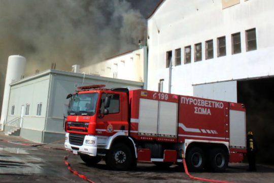 Ένας τραυματίας από τη φωτιά στο Μενίδι