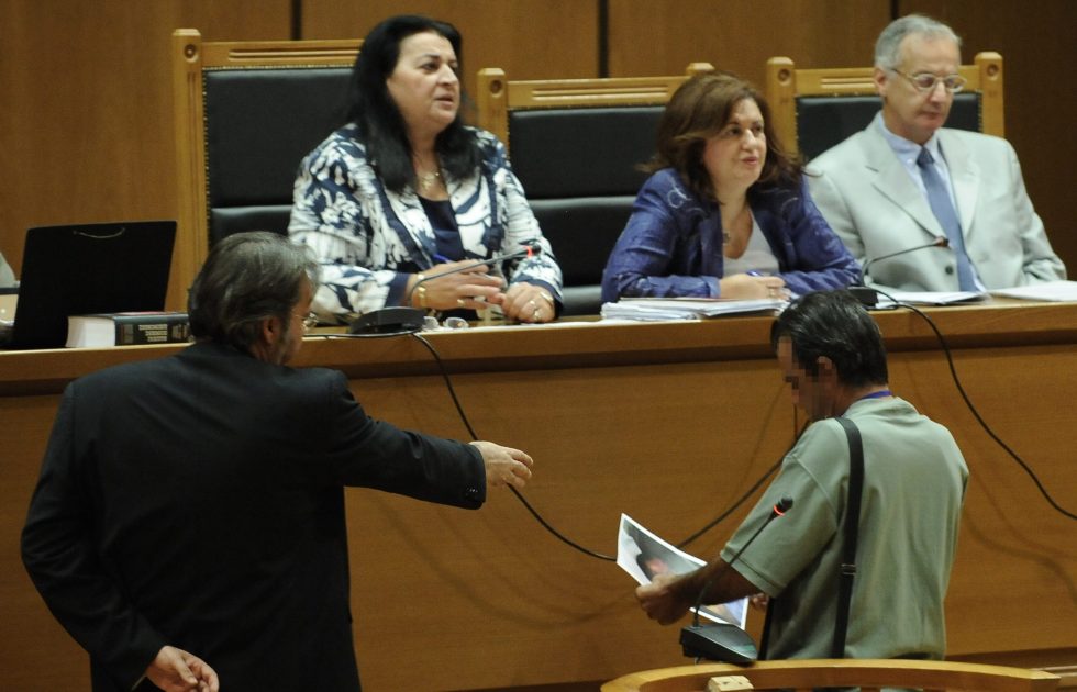 «Ήξερα ότι ήταν χρυσαυγίτες» είπε ο διχασμένος μάρτυρας