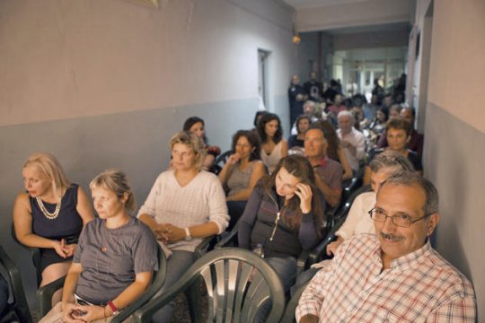 Ελάφρυναν τα… σίδερα