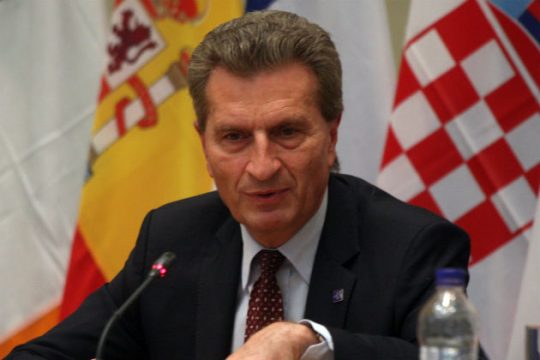 Υπέρ του κλειστού βαλκανικού διαδρόμου και ο Έτινγκερ