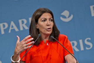 Διαζύγιο της δημάρχου του Παρισιού με τον «τεράστιο παγκόσμιο υπόνομο» του Χ