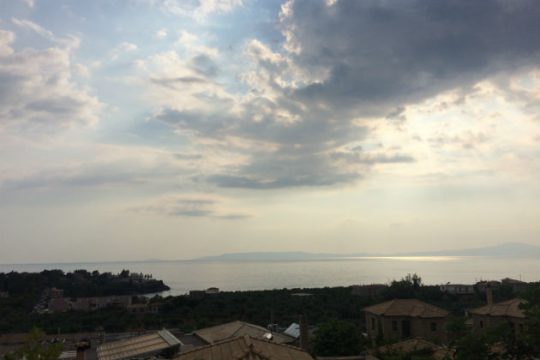Αίθριος ο καιρός, βροχές στα βόρεια