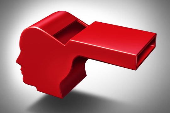 Σου σφυρίζω: η ιστορία των whistleblowers
