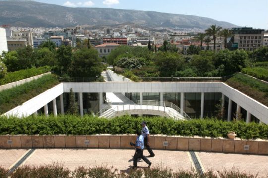 ΚΟΑ με Μπρεχτ υπέρ των προσφύγων στο Μέγαρο