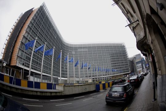 Η Κομισιόν ανησυχεί. Η κυβέρνηση;