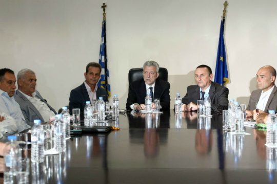 Και δεν μπορούσε και δεν έπρεπε