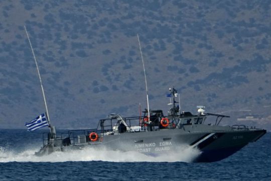 Επιχείρηση διάσωσης εκατοντάδων μεταναστών ανοιχτά της Πύλου