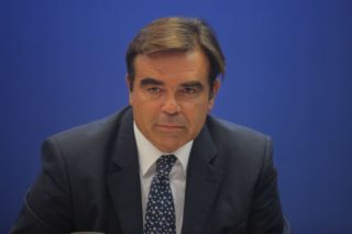 «Ελεύθερα τα κράτη-μέλη να καθορίζουν το καθεστώς αδειών»