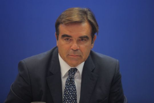«Ελεύθερα τα κράτη-μέλη να καθορίζουν το καθεστώς αδειών»