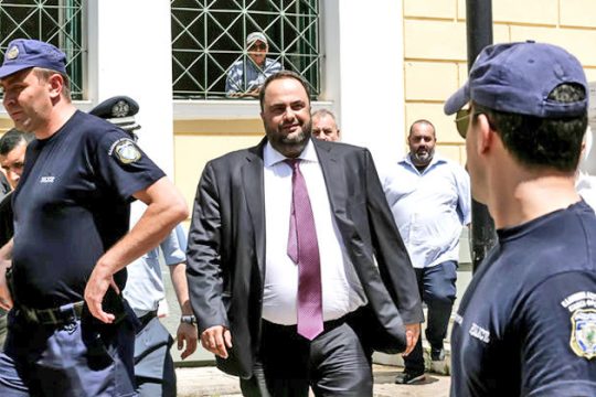 Κρητικά… «λιβανίσματα» στον Μαρινάκη