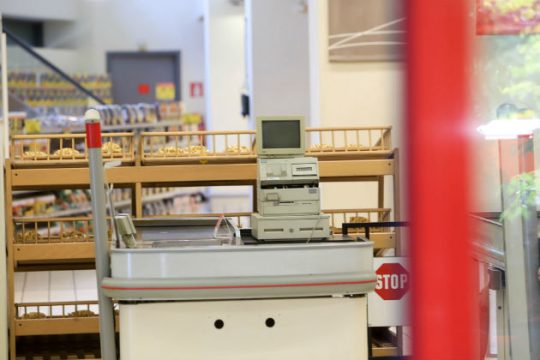 Μάχη για «κούρεμα» απαιτήσεων