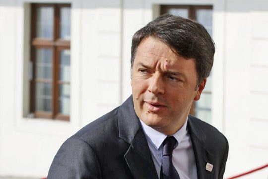 Εμπρακτη «κλoτσιά» στη λιτότητα από τον Ρέντσι