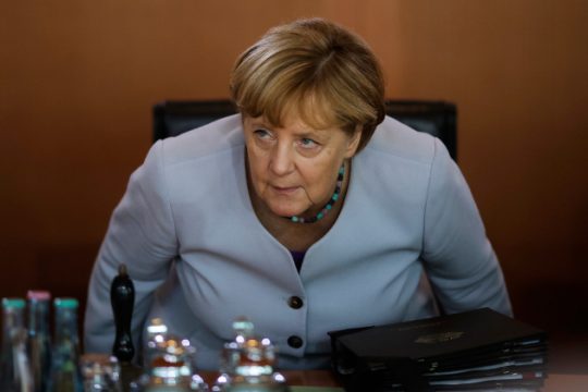 Ο «πόλεμος και ειρήνη» της Μέρκελ