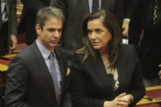 Μητσοτάκηδες με τη… σκούπα στο χέρι