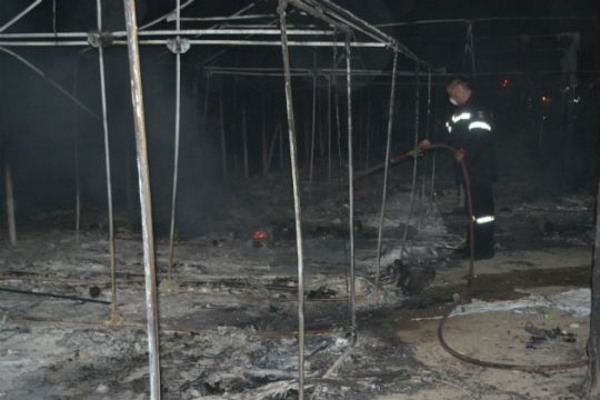 Χιλιάδες πρόσφυγες χωρίς στέγη στη Μυτιλήνη [Βίντεο]