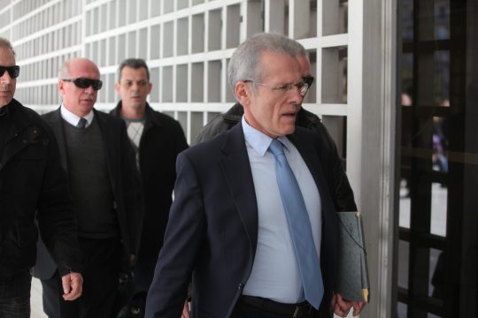 Ποίος πιέζει ποιόν στη δικαιοσύνη;