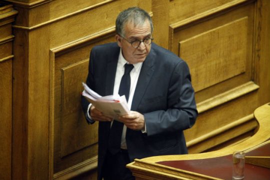 Μετωπική στη Βουλή για το προσφυγικό