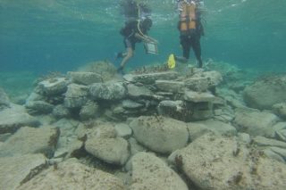 Εντοπίστηκαν ναυάγιο και τμήμα κτιρίων