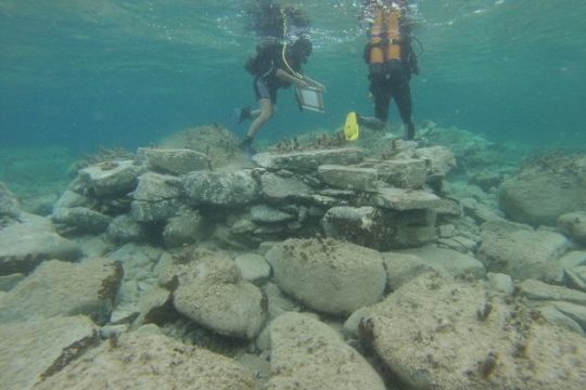 Εντοπίστηκαν ναυάγιο και τμήμα κτιρίων