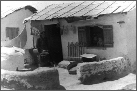 Από τις παράγκες στα προσφυγικά