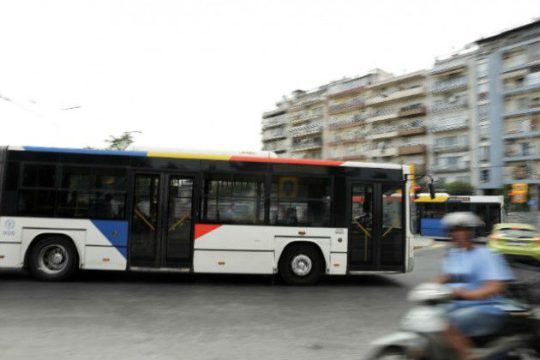 Στα χέρια πιάστηκαν ελεγκτής και επιβάτης [ Video ]
