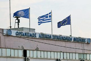 Λύθηκαν χειρόφρενα και γλώσσες