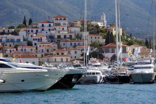 Εγκρίθηκαν έργα αποκατάστασης του οδικού δικτύου Πόρου