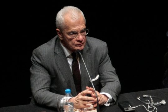 Πρετεντέρης μαινόμενος